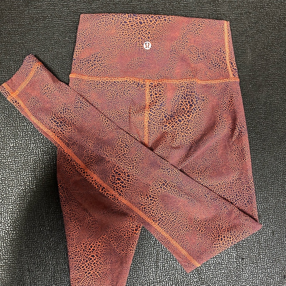 Lululemon Wundertrain leggings. Size 4, like new - Picture 3 of 3